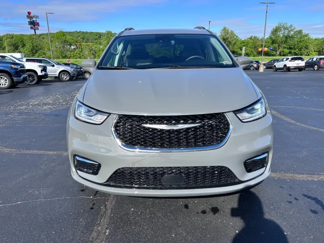 2022 Chrysler Pacifica - 2C4RC1BG6NR138640 - Image #8